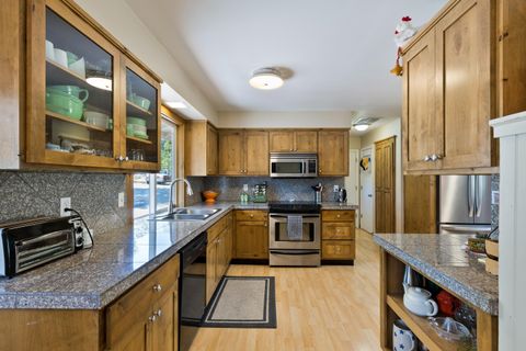 Tiny photo for 20518 Pine Vista Drive, Bend, OR 97702 (MLS # 220217556)