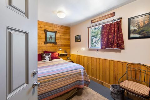 Tiny photo for 20518 Pine Vista Drive, Bend, OR 97702 (MLS # 220217556)