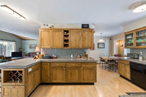 Tiny photo for 20518 Pine Vista Drive, Bend, OR 97702 (MLS # 220217556)