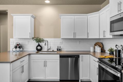 Tiny photo for 3470 NW 7th Street, Redmond, OR 97756 (MLS # 220213602)