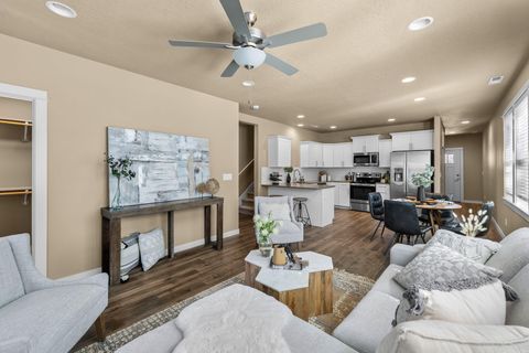 Tiny photo for 3470 NW 7th Street, Redmond, OR 97756 (MLS # 220213602)