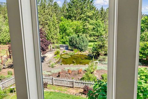 Tiny photo for 120 Wells Fargo Drive, Jacksonville, OR 97530 (MLS # 220223297)