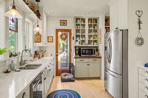 Tiny photo for 120 Wells Fargo Drive, Jacksonville, OR 97530 (MLS # 220223297)
