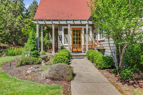 Tiny photo for 120 Wells Fargo Drive, Jacksonville, OR 97530 (MLS # 220223297)