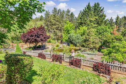 Tiny photo for 120 Wells Fargo Drive, Jacksonville, OR 97530 (MLS # 220223297)