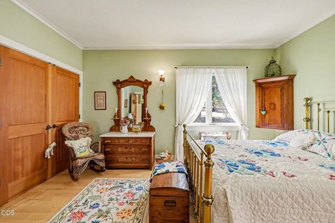 Tiny photo for 120 Wells Fargo Drive, Jacksonville, OR 97530 (MLS # 220223297)