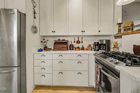 Tiny photo for 120 Wells Fargo Drive, Jacksonville, OR 97530 (MLS # 220223297)