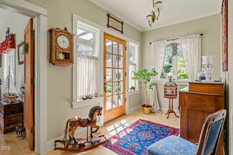 Tiny photo for 120 Wells Fargo Drive, Jacksonville, OR 97530 (MLS # 220223297)