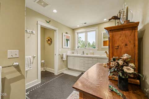 Tiny photo for 120 Wells Fargo Drive, Jacksonville, OR 97530 (MLS # 220223297)