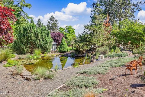 Tiny photo for 120 Wells Fargo Drive, Jacksonville, OR 97530 (MLS # 220223297)