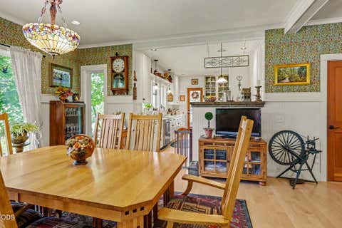 Tiny photo for 120 Wells Fargo Drive, Jacksonville, OR 97530 (MLS # 220223297)