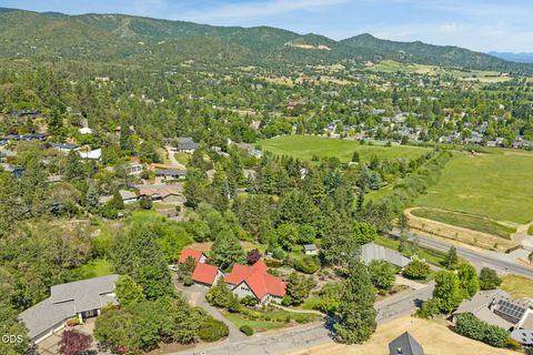 Tiny photo for 120 Wells Fargo Drive, Jacksonville, OR 97530 (MLS # 220223297)
