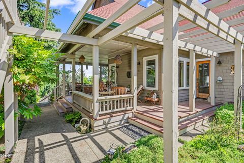 Tiny photo for 120 Wells Fargo Drive, Jacksonville, OR 97530 (MLS # 220223297)