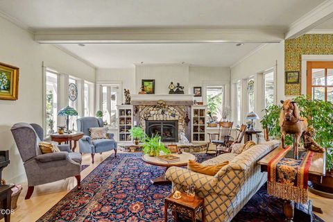 Tiny photo for 120 Wells Fargo Drive, Jacksonville, OR 97530 (MLS # 220223297)