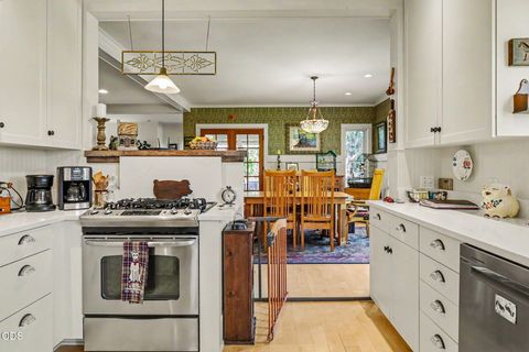 Tiny photo for 120 Wells Fargo Drive, Jacksonville, OR 97530 (MLS # 220223297)