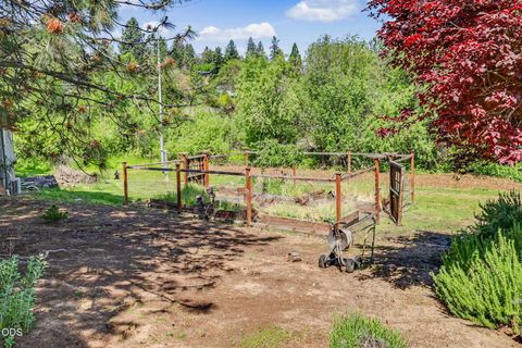 Tiny photo for 120 Wells Fargo Drive, Jacksonville, OR 97530 (MLS # 220223297)