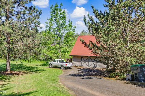 Tiny photo for 120 Wells Fargo Drive, Jacksonville, OR 97530 (MLS # 220223297)