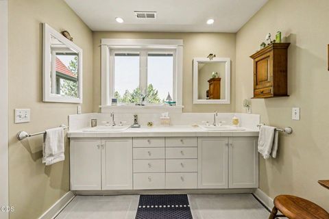Tiny photo for 120 Wells Fargo Drive, Jacksonville, OR 97530 (MLS # 220223297)