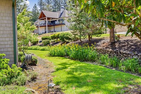 Tiny photo for 120 Wells Fargo Drive, Jacksonville, OR 97530 (MLS # 220223297)