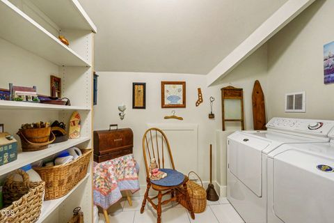 Tiny photo for 120 Wells Fargo Drive, Jacksonville, OR 97530 (MLS # 220223297)