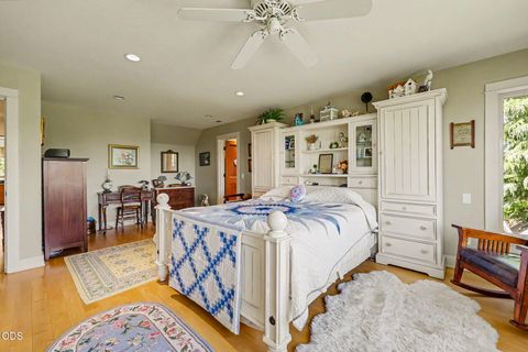 Tiny photo for 120 Wells Fargo Drive, Jacksonville, OR 97530 (MLS # 220223297)