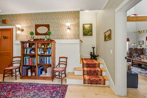 Tiny photo for 120 Wells Fargo Drive, Jacksonville, OR 97530 (MLS # 220223297)