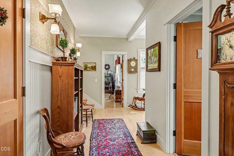 Tiny photo for 120 Wells Fargo Drive, Jacksonville, OR 97530 (MLS # 220223297)