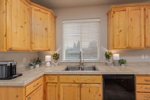 Tiny photo for 2424 SW Pumice Avenue, Redmond, OR 97756 (MLS # 220213558)