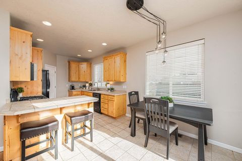 Tiny photo for 2424 SW Pumice Avenue, Redmond, OR 97756 (MLS # 220213558)