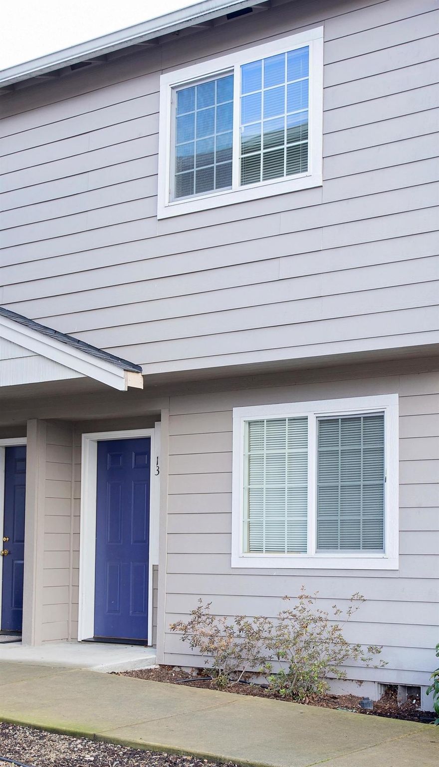 Easy & affordable living! This townhome is an end unit and it is priced to sell and is highly desirable. conveniently located in East Medford's Townhomes at Oak Court. Great-priced HOA at just $110 per month - includes Water, garbage, sewer, & cable!