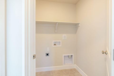 Tiny photo for 868 NW 19th Street, Redmond, OR 97756 (MLS # 220219241)