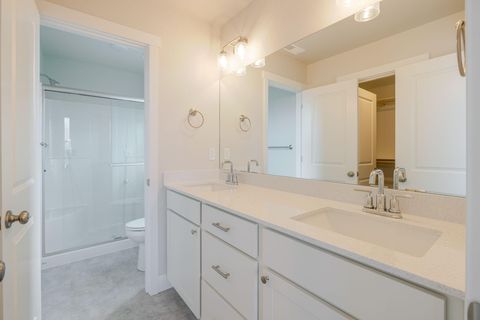 Tiny photo for 868 NW 19th Street, Redmond, OR 97756 (MLS # 220219241)