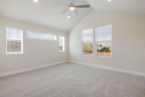 Tiny photo for 868 NW 19th Street, Redmond, OR 97756 (MLS # 220219241)