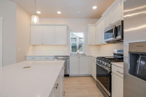 Tiny photo for 868 NW 19th Street, Redmond, OR 97756 (MLS # 220219241)