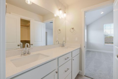 Tiny photo for 868 NW 19th Street, Redmond, OR 97756 (MLS # 220219241)