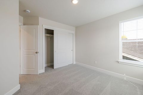 Tiny photo for 868 NW 19th Street, Redmond, OR 97756 (MLS # 220219241)