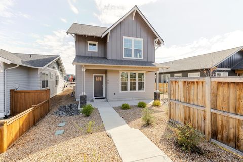 Tiny photo for 868 NW 19th Street, Redmond, OR 97756 (MLS # 220219241)