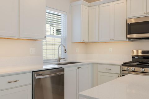 Tiny photo for 868 NW 19th Street, Redmond, OR 97756 (MLS # 220219241)