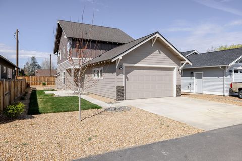 Tiny photo for 868 NW 19th Street, Redmond, OR 97756 (MLS # 220219241)