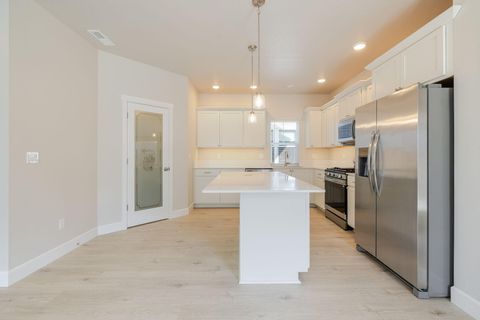 Tiny photo for 868 NW 19th Street, Redmond, OR 97756 (MLS # 220219241)