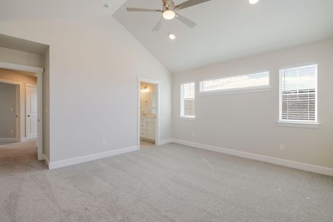 Tiny photo for 868 NW 19th Street, Redmond, OR 97756 (MLS # 220219241)