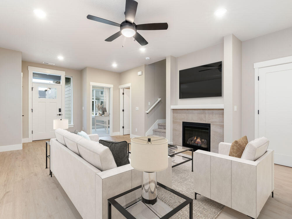 3863 NE Petrosa Avenue