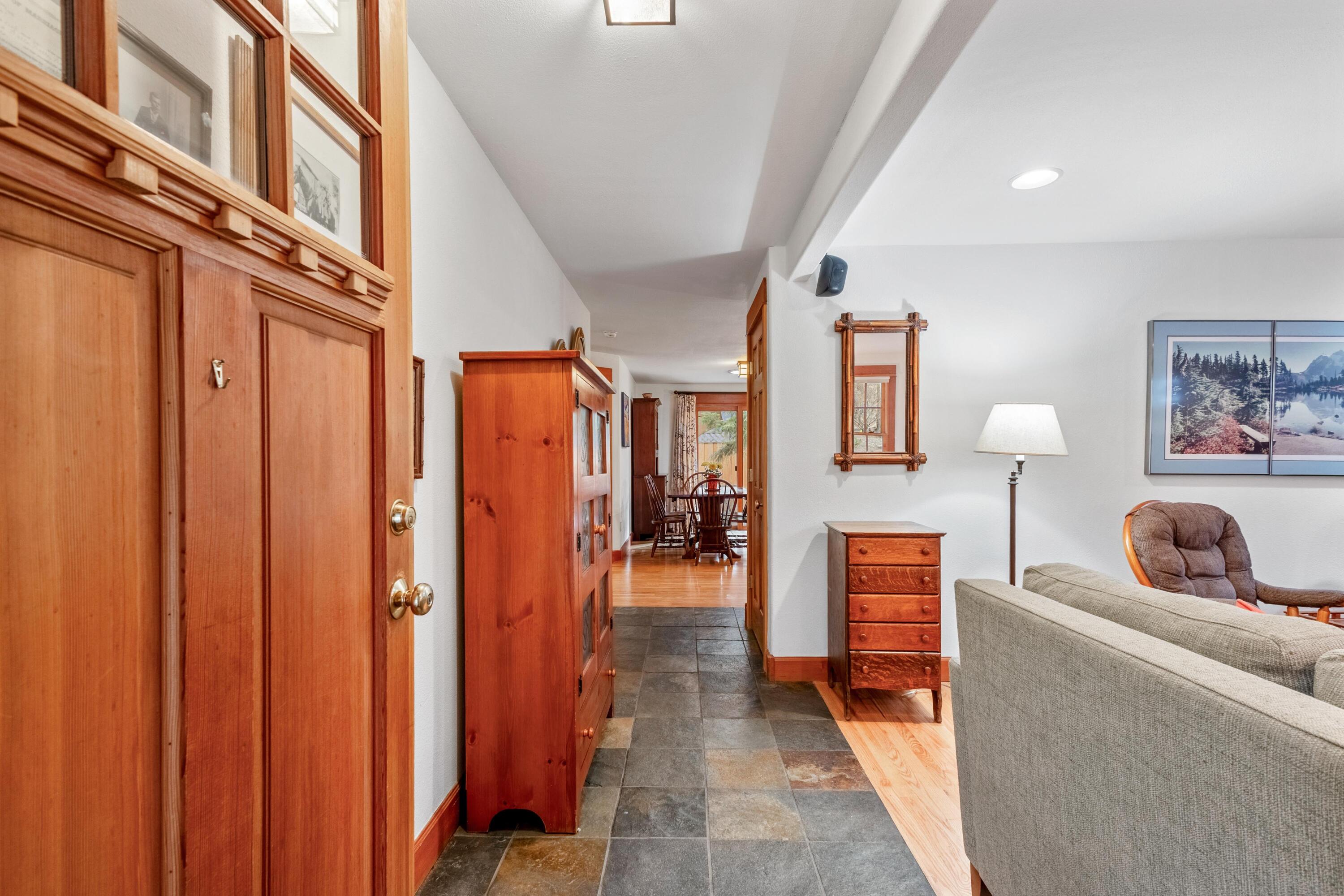 1817 SW Knoll Avenue