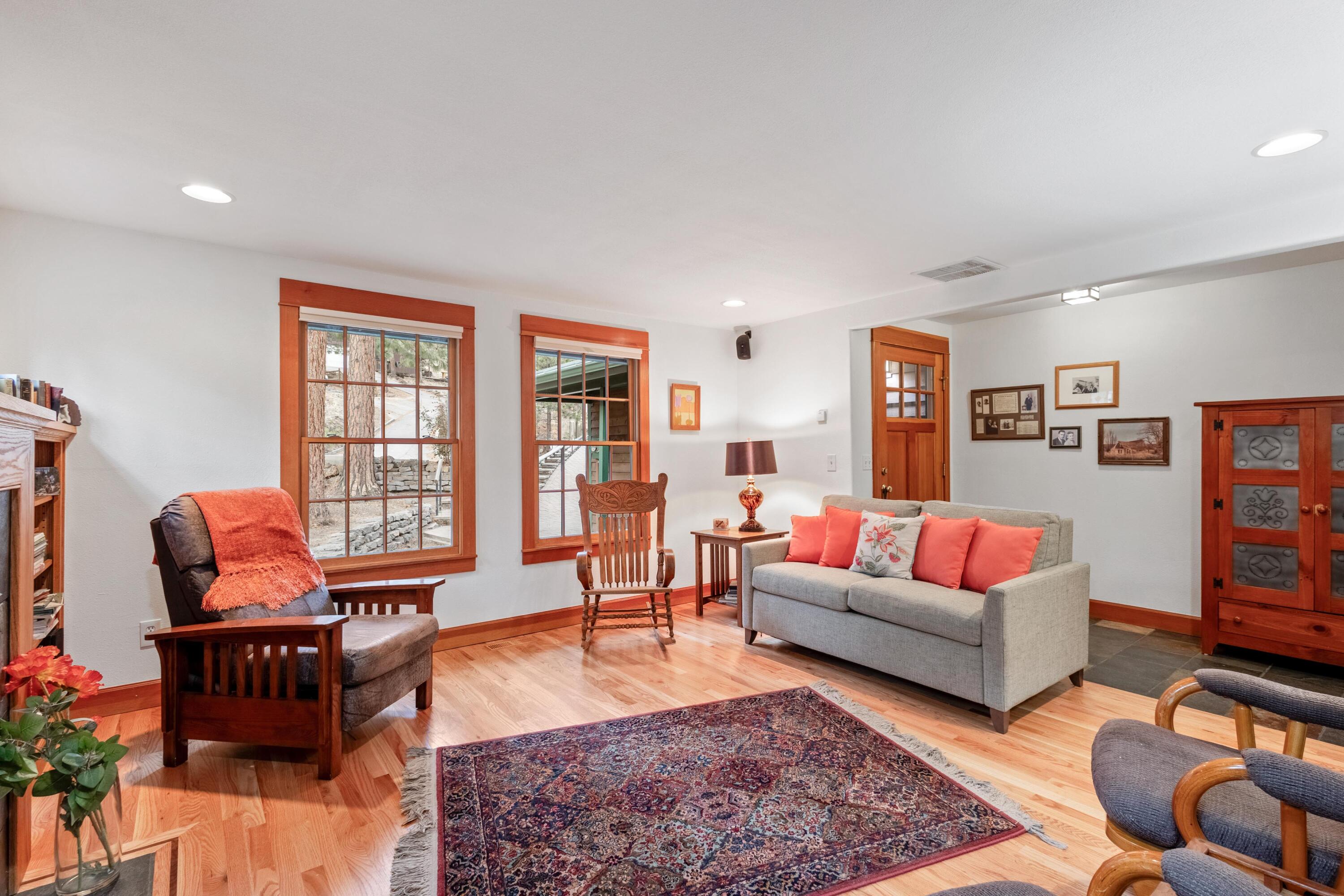 1817 SW Knoll Avenue