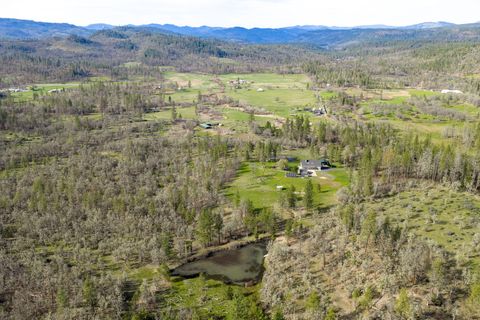 Tiny photo for 10060 Butte Falls Highway, Eagle Point, OR 97524 (MLS # 220220102)