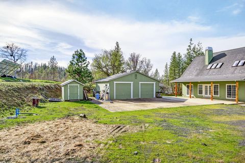 Tiny photo for 10060 Butte Falls Highway, Eagle Point, OR 97524 (MLS # 220220102)