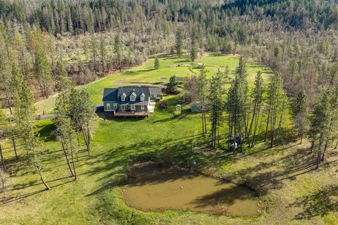 Tiny photo for 10060 Butte Falls Highway, Eagle Point, OR 97524 (MLS # 220220102)