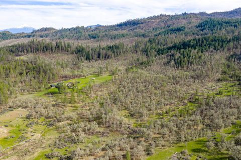 Tiny photo for 10060 Butte Falls Highway, Eagle Point, OR 97524 (MLS # 220220102)