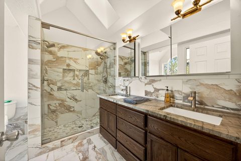 Tiny photo for 10060 Butte Falls Highway, Eagle Point, OR 97524 (MLS # 220220102)