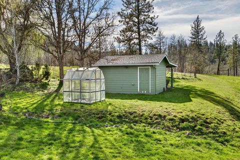 Tiny photo for 10060 Butte Falls Highway, Eagle Point, OR 97524 (MLS # 220220102)